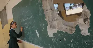 যুদ্ধবিরতির মাঝেও অনিশ্চয়তা: গাজায় অনলাইন ক্লাসই হাজারো শিক্ষার্থীদের একমাত্র ভরসা